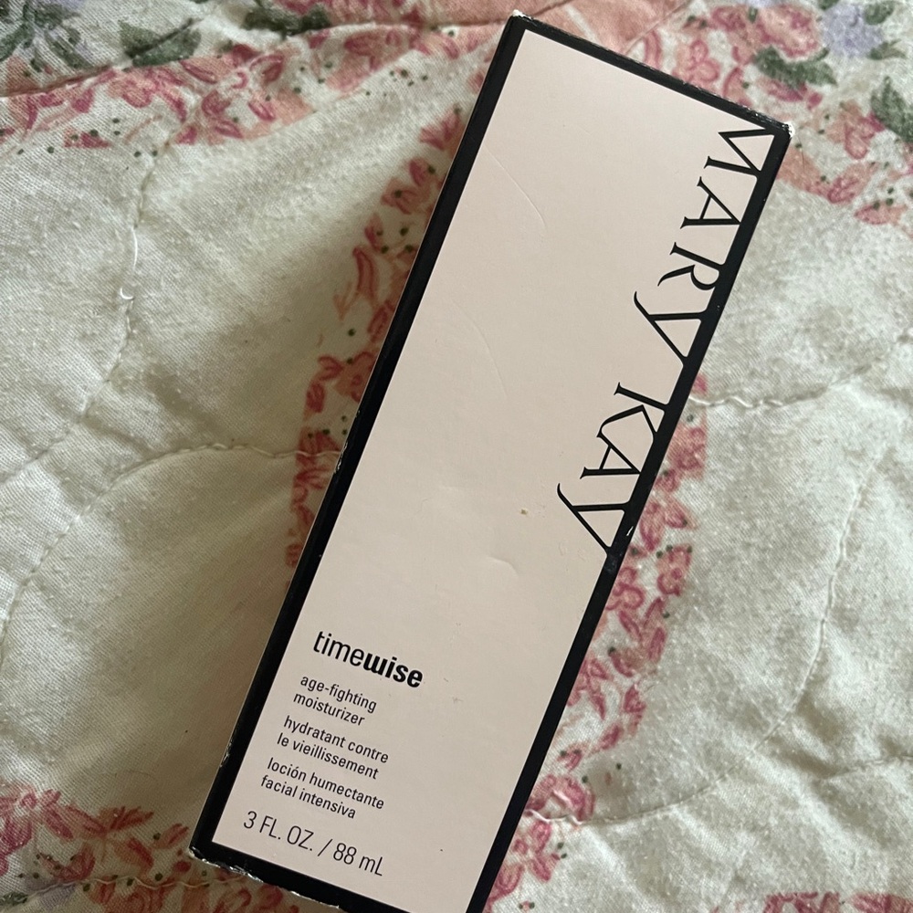Mary Kay Timewise Hydrating Cream - Black and Cream